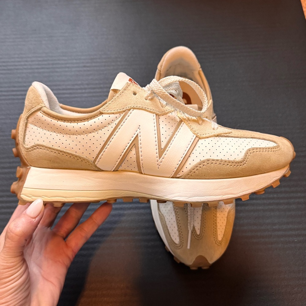 New Balance 327 - Picture 3 of 7